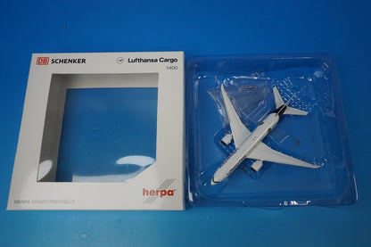 1:400 B777F Lufthansa Cargo Sustainable Fuel-Powered by DB Schenker D-ALFG 562799 Herpa