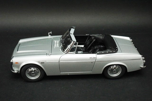 1:18 AUTOart 77432 Datsun Fairlady 2000 SR311 Silver model car