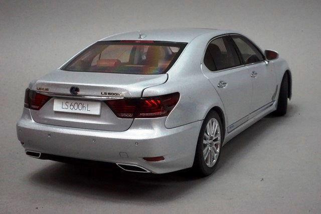 1:18 AUTOart 78841 Lexus LS600hL Sonic Silver