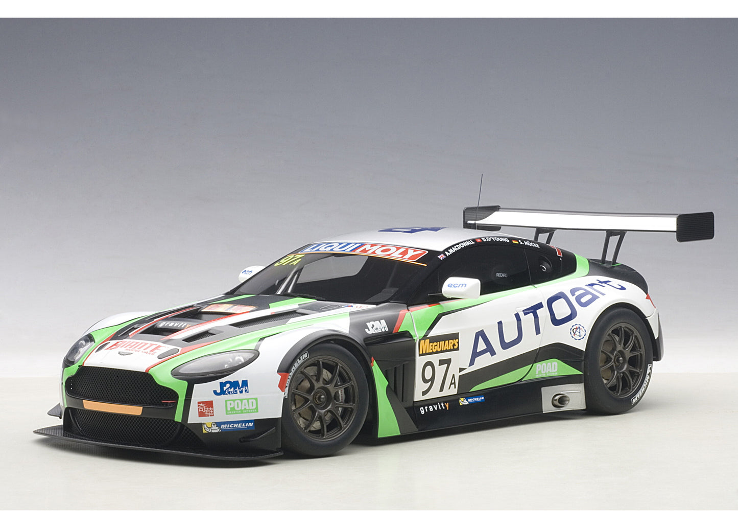 81506 AUTOart 1:18 Aston Martin V12 Vantage Bathurst 12h 2015 #97