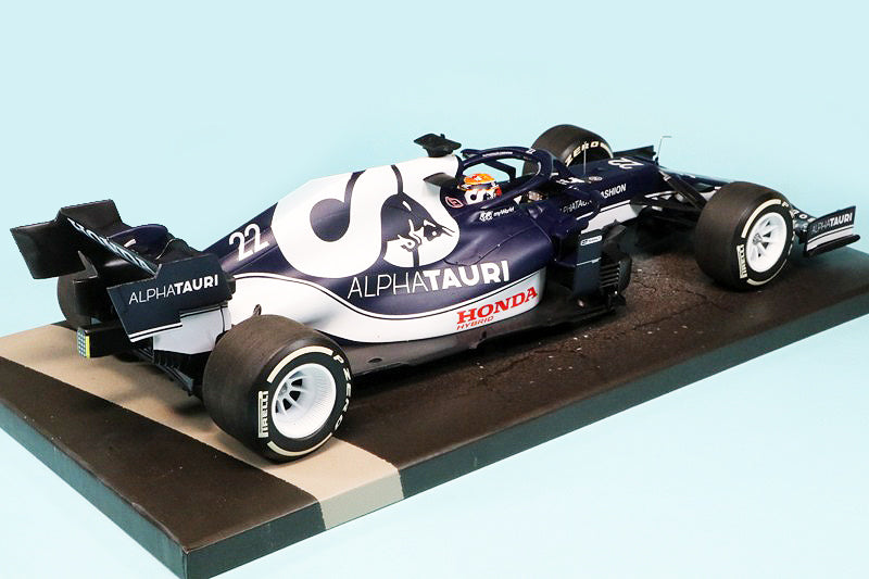 117210122 MINICHAMPS 1:18 Scuderia Alpha Tauri Honda AT2 Bahrain GP2021