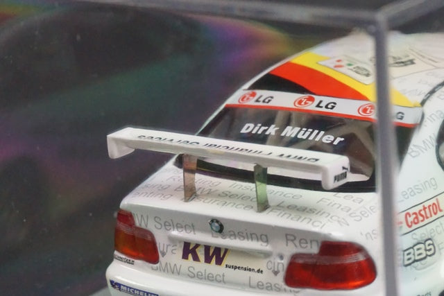 1:43 SPARK S0428 BMW 320 WTCC 2005 #43 D.Mueller model car