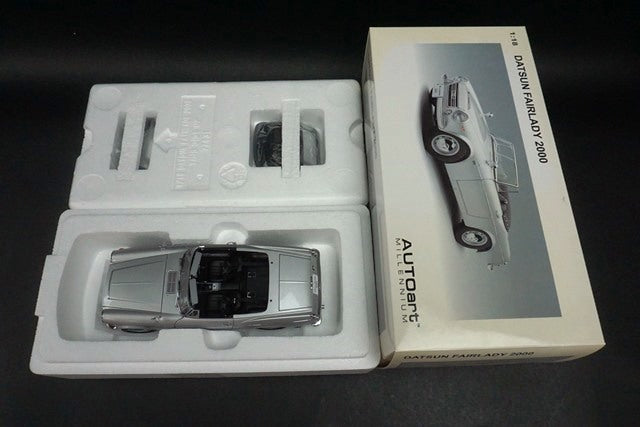 1:18 AUTOart 77432 Datsun Fairlady 2000 SR311 Silver model car