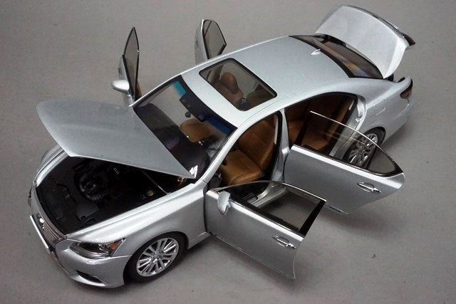 1:18 AUTOart 78841 Lexus LS600hL Sonic Silver