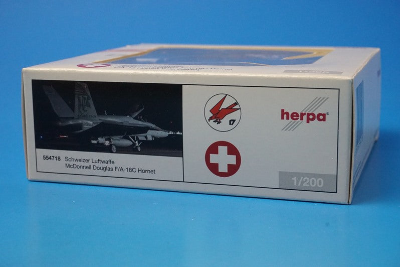 1:200 F A-18C Hornet Swiss Air Force F-18 Demo Team 554718 Herpa