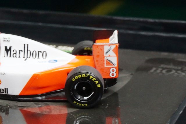 1:43 MINICHAMPS 540414341 McLaren MP4/8 Ford Australia GP 1993 #8 41st GP winner A.Senna Celebration Gift Box Marlboro