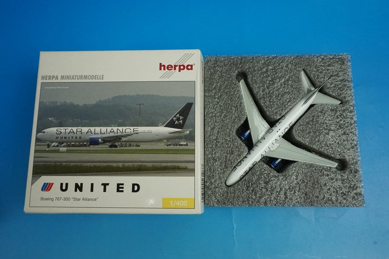 1:400 B767-300 UNITED Airlines Star Alliance N653UA 561037 Herpa airplane model