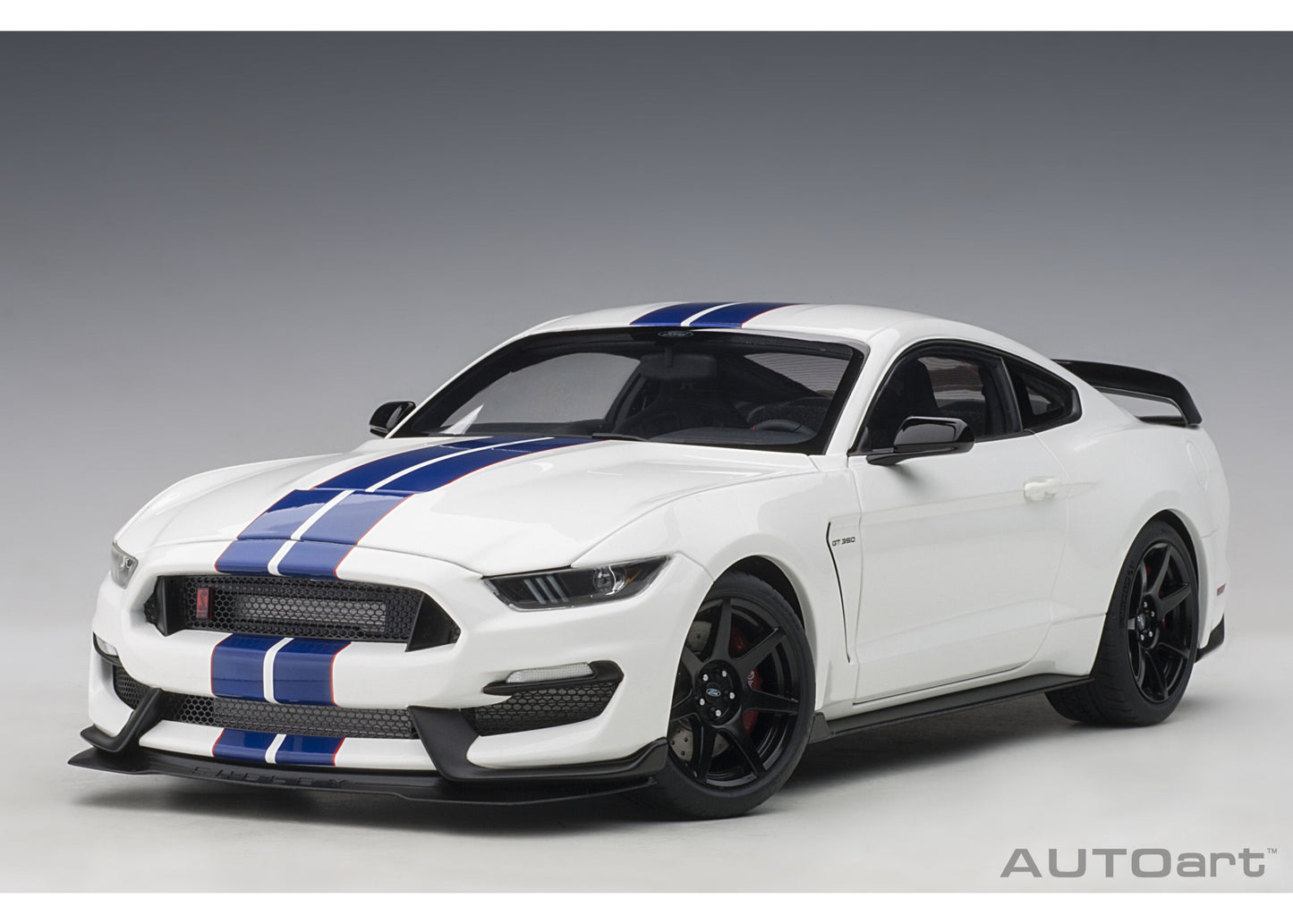 72931 AUTOart 1:18 Ford Shelby GT350R White / Blue Stripes