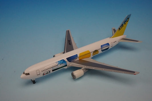 1:500 B767-300ER AIR DO Hokkaido JA01HD 504379 Herpa airplane model