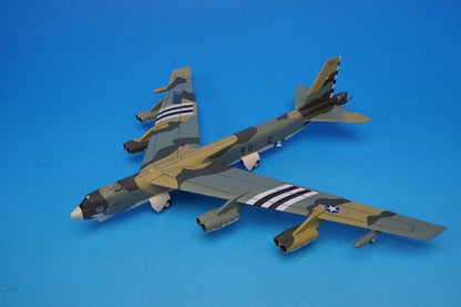 1:200 B-52H Stratofortress USAF #60-0057 559003 Herpa airplane model