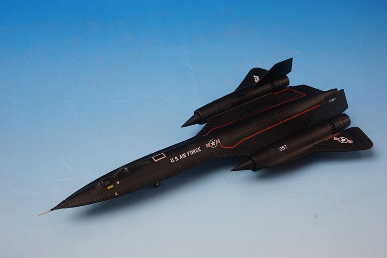 1:200 SR-71B Blackbird USAF 4201st Strategic Reconnaissance Squadron Beale AB #61-7957 559454 Herpa