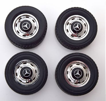 KKDCACC004 KK Scale 1:18 Mercedes Rims and Tire Set Black/Chrome