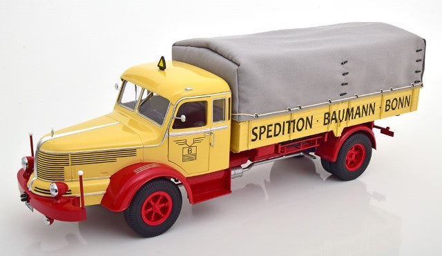 RK180133 ROAD KINGS 1:18 Krupp Titan SWL 80 Canvas Top 1950-1954 Baumann Bonn Light Yellow/Red