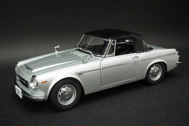 1:18 AUTOart 77432 Datsun Fairlady 2000 SR311 Silver model car