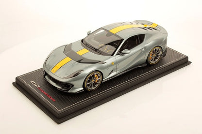 FE033A MR 1:18 Ferrari 812 Competizione Grigio Coburn with Yellow Live model car