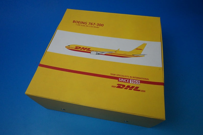 1:200 B767-300 DHL G-DHLE 10068 Gemini airplane model