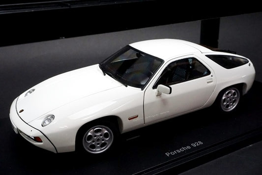 1:18 AUTOart 77902 Porsche 928 White model car