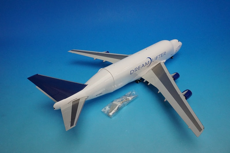 1:200 B747-400 Dreamlifter N718BA G2BOE1003 Gemini airplane model