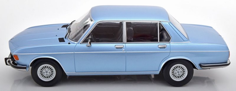 KKDC180401 KK scale 1:18 BMW 3.0S E3 2.Series 1971 Light Blue Metallic