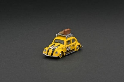 T64S-006-ME1 TARMAC WORKS 1:64 VW Volks Wagen Beetle Mooneyes Roof Rack Suitcases