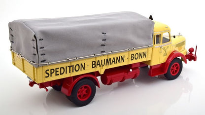 RK180133 ROAD KINGS 1:18 Krupp Titan SWL 80 Canvas Top 1950-1954 Baumann Bonn Light Yellow/Red