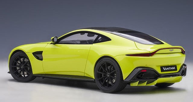 70279 AUTOart 1:18 Aston Martin Vantage 2019 Metallic Lime Green / Carbon Black model car