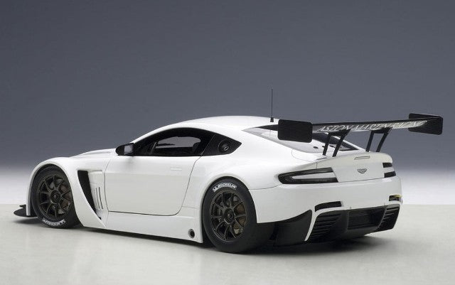 81307 AUTOart 1:18 Aston Martin V12 Vantage GT3 2013 White