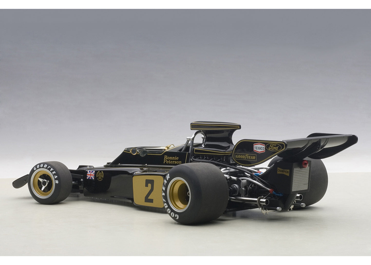 87329 AUTOart 1:18 Lotus 72E 1973 #2 Ronnie Peterson model car