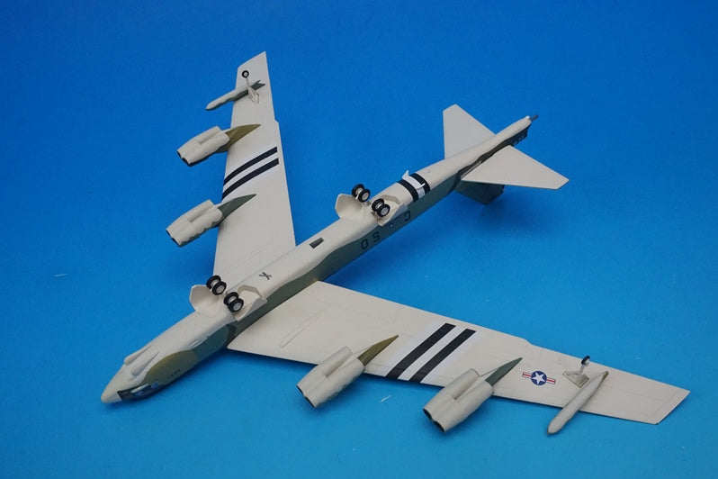 1:200 B-52H Stratofortress USAF #60-0057 559003 Herpa airplane model