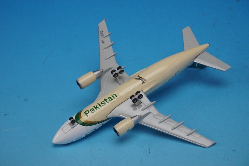 1:500 A310-300 PIA Pakistan AP-BEQ 526579 Herpa airplane model