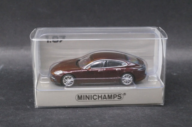 870067101 MINICHAMPS 1:87 Porsche Panamera 2015 Red Metallic