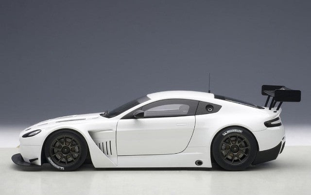 81307 AUTOart 1:18 Aston Martin V12 Vantage GT3 2013 White