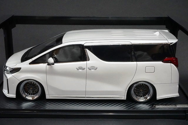 1:18 ignition model IG2427 Toyota Alphard (H30W) Executive Lounge S Pearl White