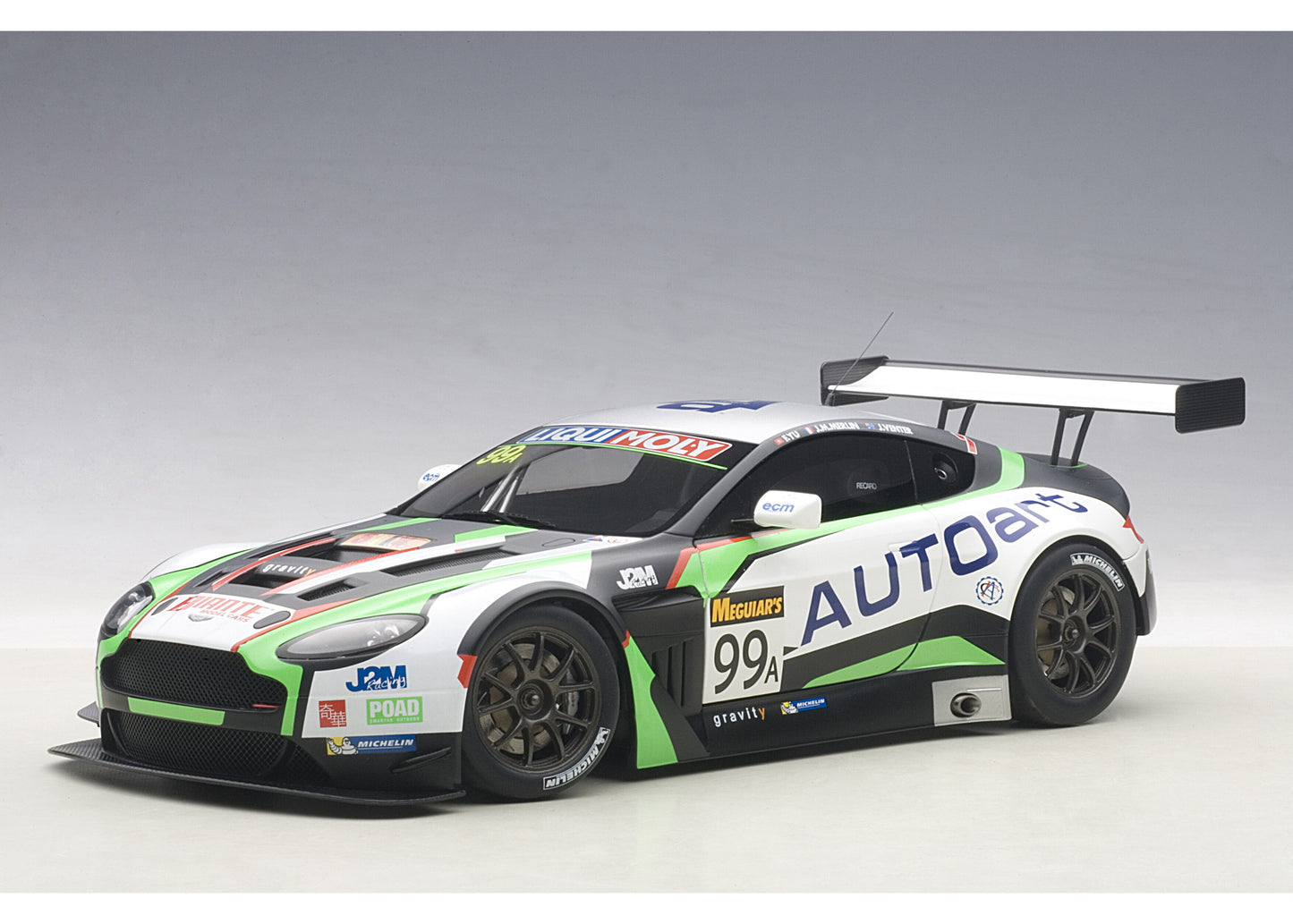 81507 AUTOart 1:18 Aston Martin V12 Vantage 2015 Bathurst 12h #99