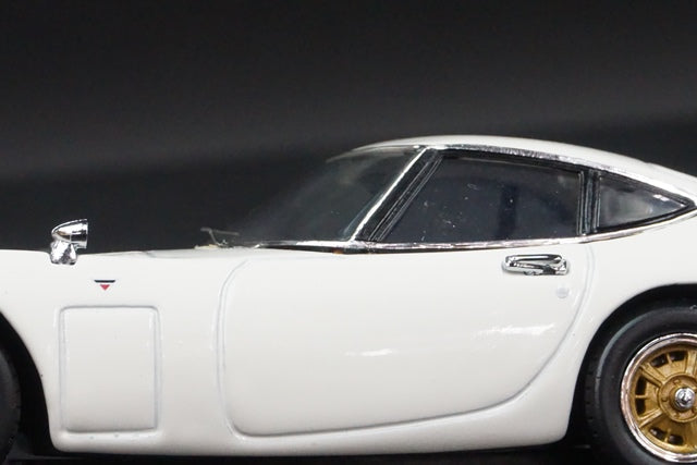 1:43 EBBRO 43104 Toyota 2000GT White model cars