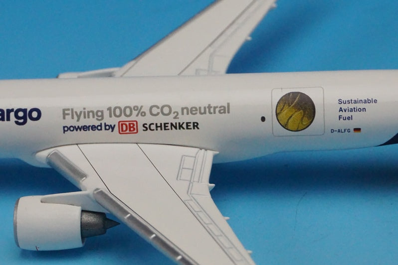 1:500 B777F Lufthansa Cargo Sustainable Fuel-Powered D-ALFG 536103 Herpa