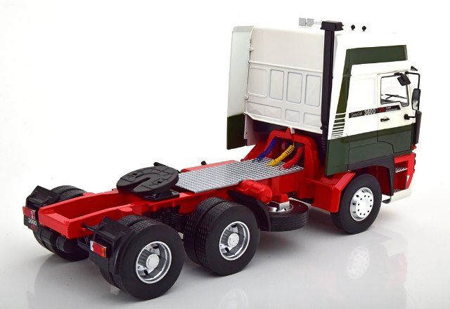 RK180092 ROAD KINGS 1:18 DAF 3600 Space Cab 1986 Green/Red/White