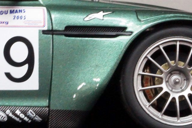 1:18 AUTOart 80507 Aston Martin DBR9 24h Le Mans 2005 #59 BRABHAM SARRAZIN TURNER