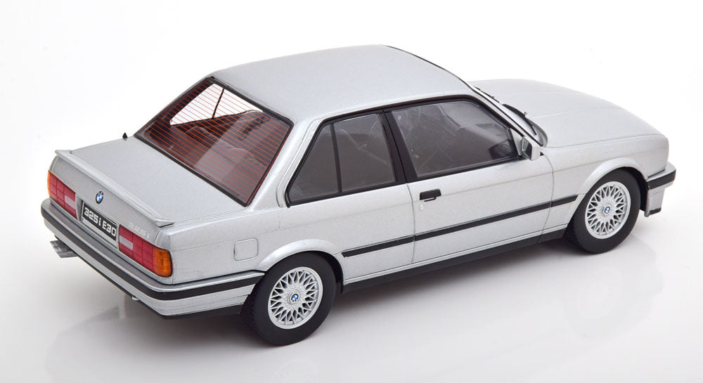 KKDC180741 KK Scale 1:18 BMW 325i E30 M-Paket 1 1987 Silver/Grey Metallic