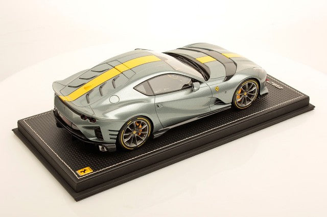 FE033A MR 1:18 Ferrari 812 Competizione Grigio Coburn with Yellow Live model car