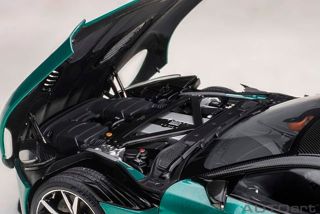 70297 AUTOart 1:18 Aston Martin DBS Superleggera (Metallic Green/Carbon Black Roof)