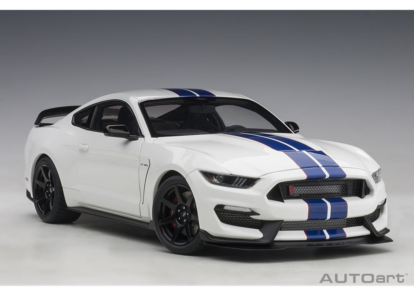 72931 AUTOart 1:18 Ford Shelby GT350R White / Blue Stripes