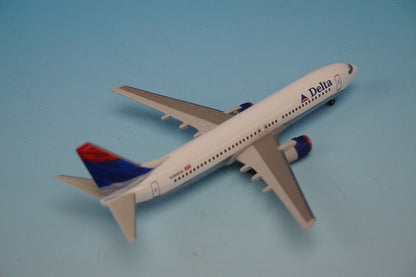 1:500 B737-800 DELTA Airlines N394DA 512657 Herpa airplane model