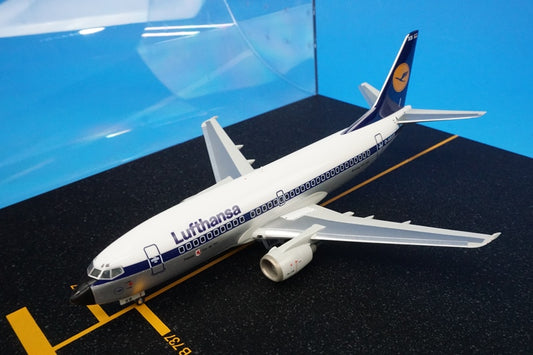 1:200 B737-300 Lufthansa Passau D-ABXB Herpa airplane model