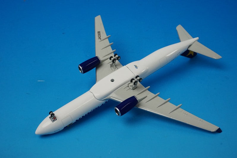 1:400 A330-300 SKYMARK JA330B BC4006 Gemini