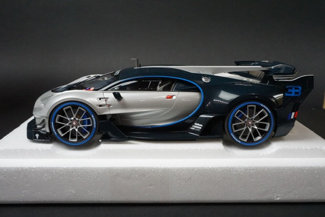 1:18 AUTOart 70987 Bugatti Vision Gran Turismo Metallic Silver/Blue Carbon model car