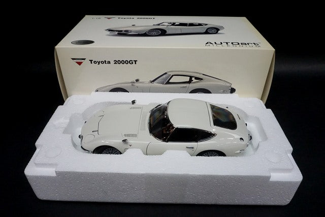 1:18 AUTOart 78744 Toyota 2000GT Wire Spoke Wheel White model car