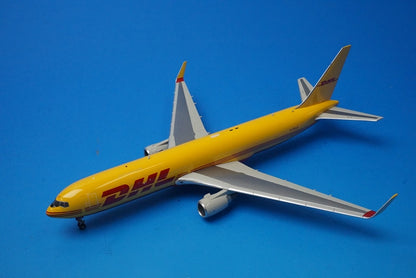 1:200 B767-300 DHL G-DHLE 10068 Gemini airplane model