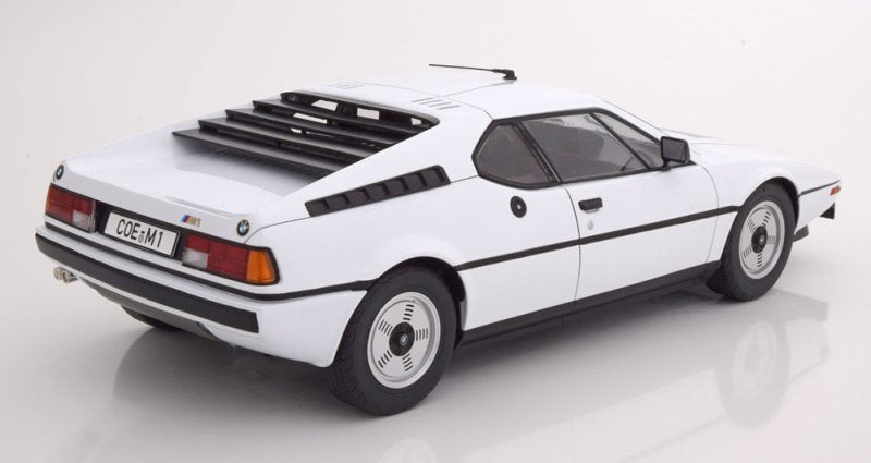 KKDC120012 KK scale 1:12 BMW M1 1978 White model car