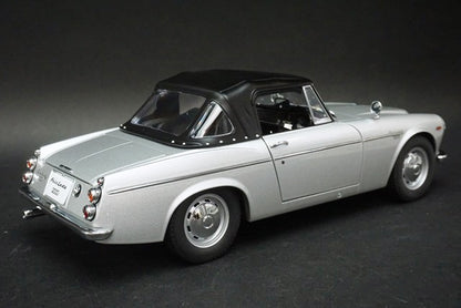 1:18 AUTOart 77432 Datsun Fairlady 2000 SR311 Silver model car